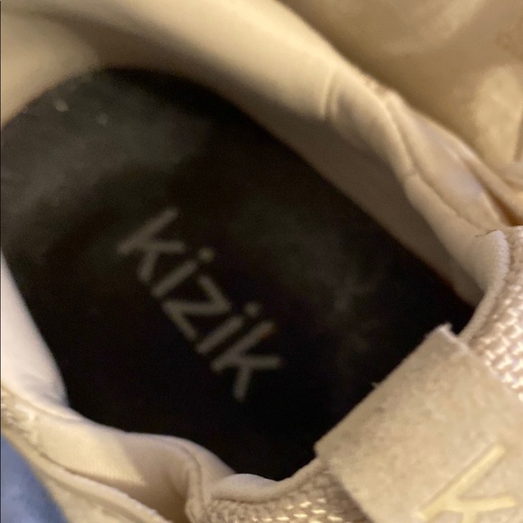 Kizik SlipOn Women's Cream Sneakers. Like new. - Picture 2 of 11